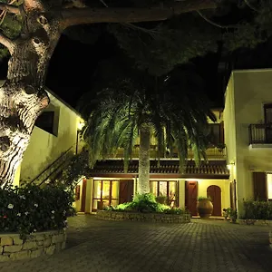 Country Vessus Country house